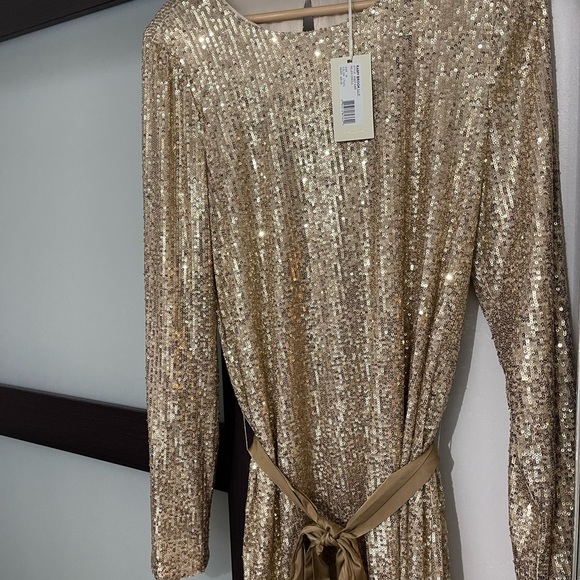 Ramy brook gold sequin dress gorgeous! Perfect the the upcoming holidays!! - Picture 5 of 6